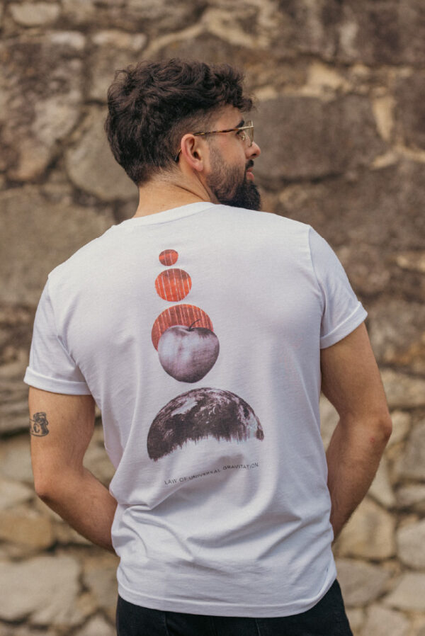 Camiseta Designce Newton Ley Gravitacional Luna Manzana